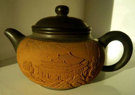 坭兴陶窑变高浮雕仿古壶 坭兴陶窑变高浮雕仿古壶