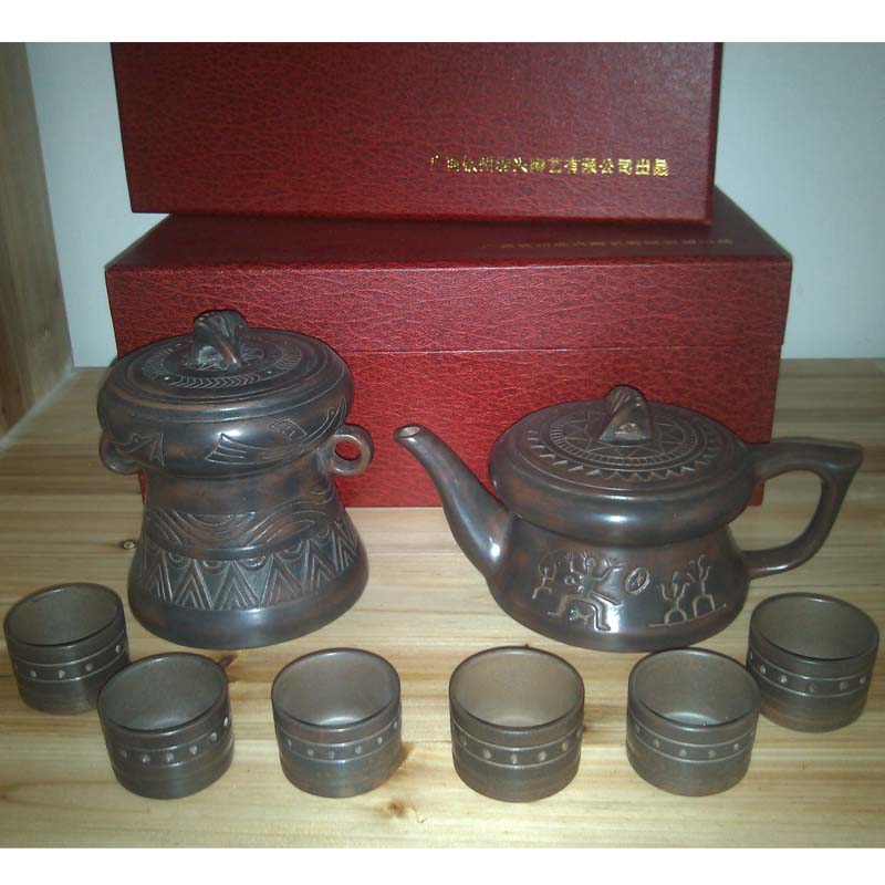 点击查看商品:钦州坭兴陶大壮魂茶具8件套 可配木盒+35元